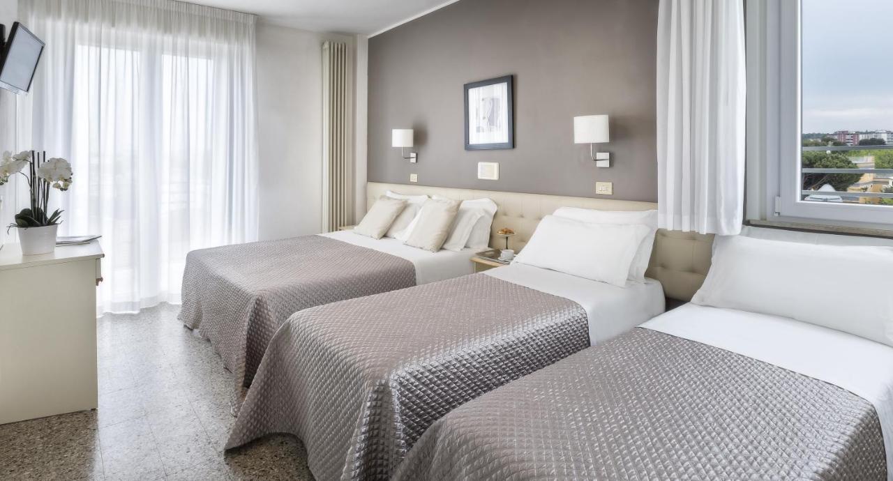 Hotel Carignano Риччоне Экстерьер фото