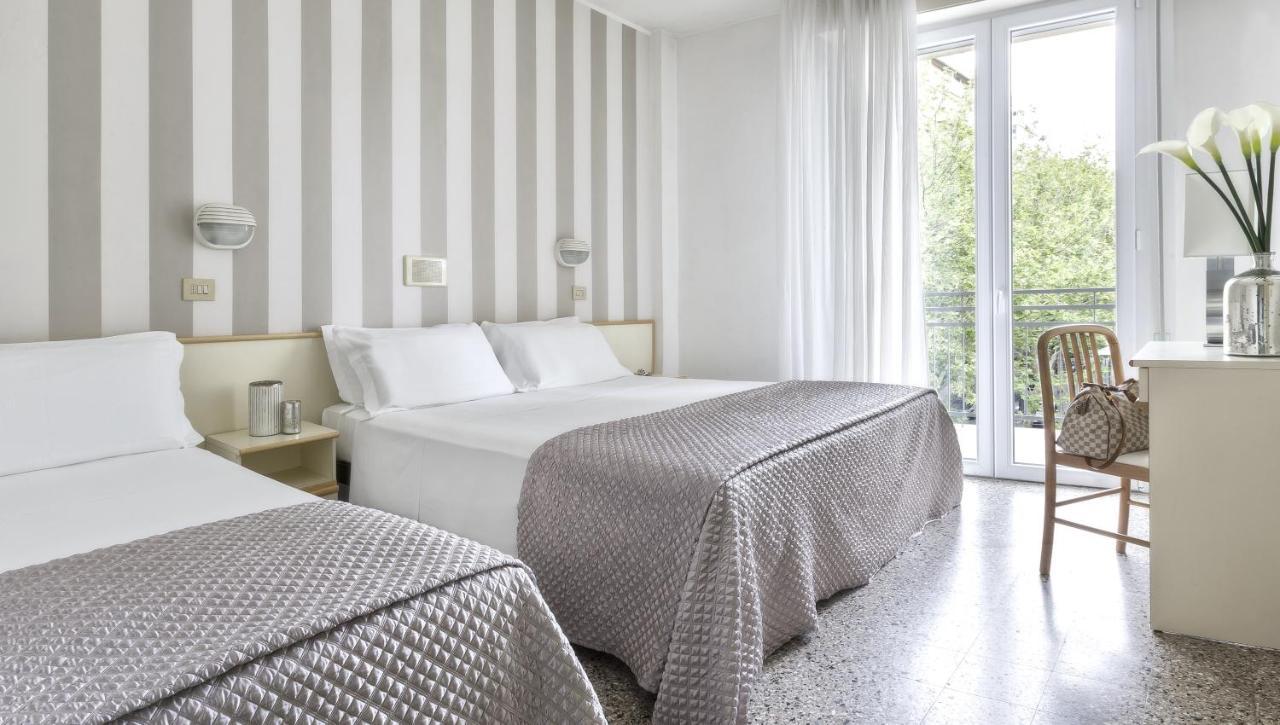 Hotel Carignano Риччоне Экстерьер фото