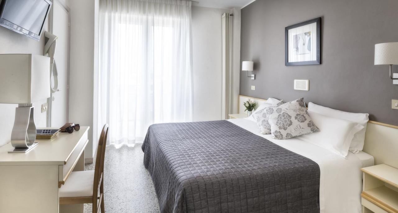 Hotel Carignano Риччоне Экстерьер фото